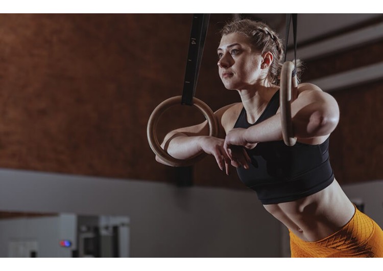 Anneaux de gymnastique : développez votre force avec le poids du corps